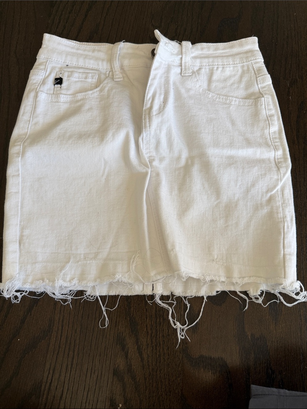 Women’s White Frayed Hem Denim Skirt